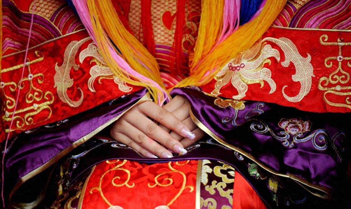 民间故事:贪财鬼为了得彩礼,把小姨子嫁给他人,谁知闹了个笑话