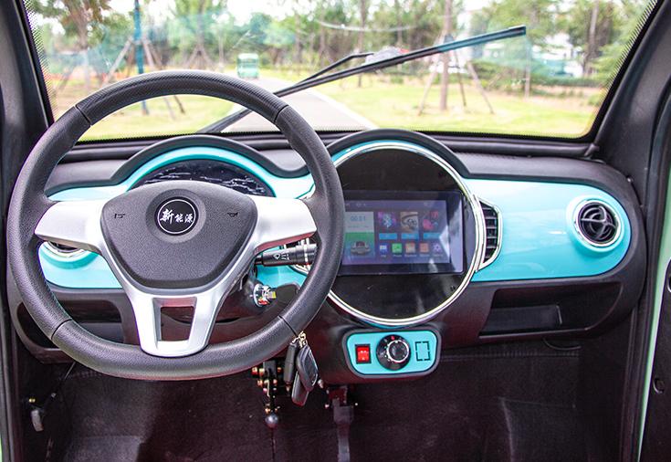 最新型老年代步汽车,七座最大空间老年代步车