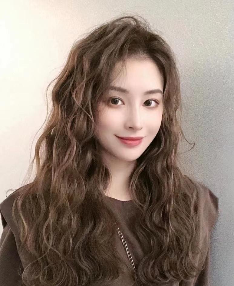 显脸小减龄的发型扎法,大脸显脸小减龄短发发型