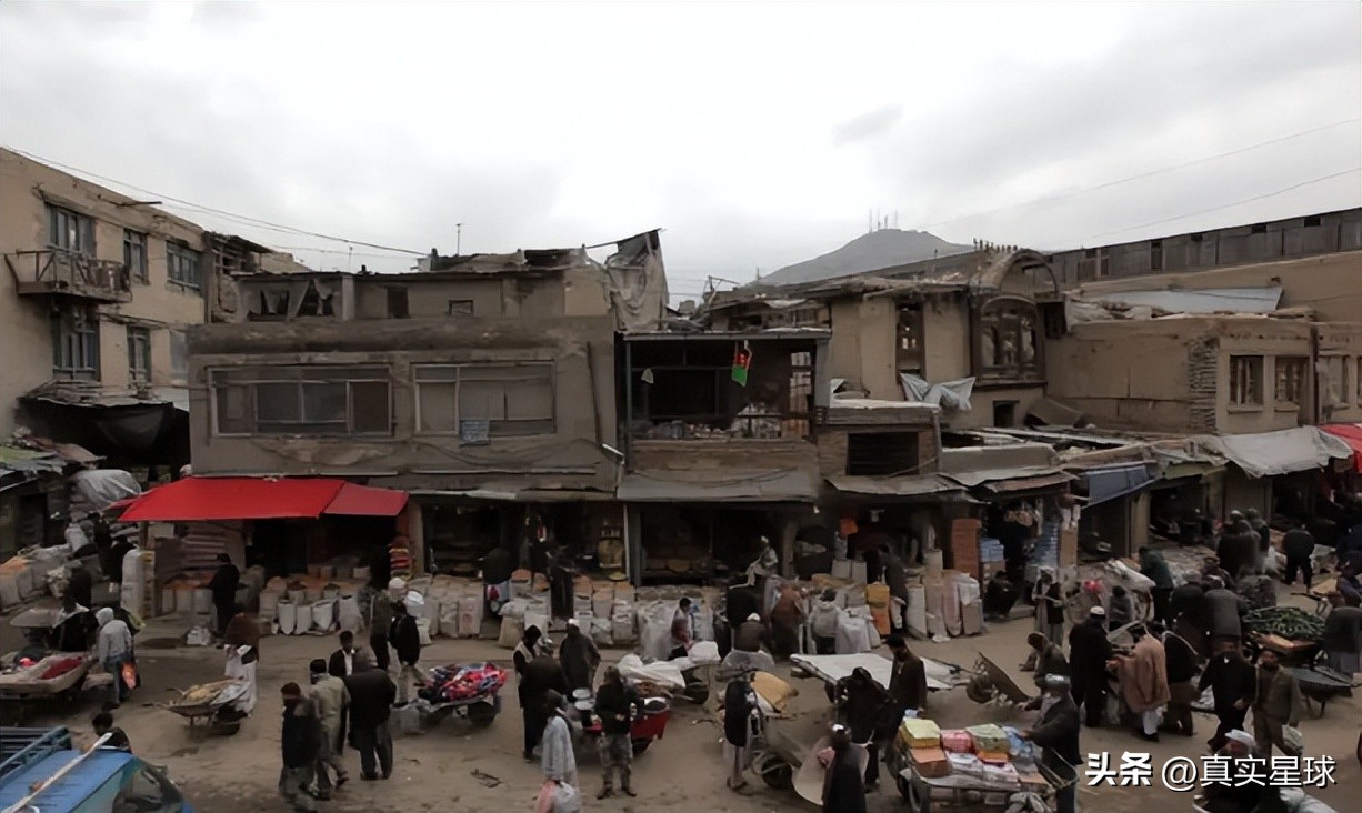 绝望阿富汗！人民排队挨刀卖肾，给婴儿吃镇定剂当饭，卖子女还债