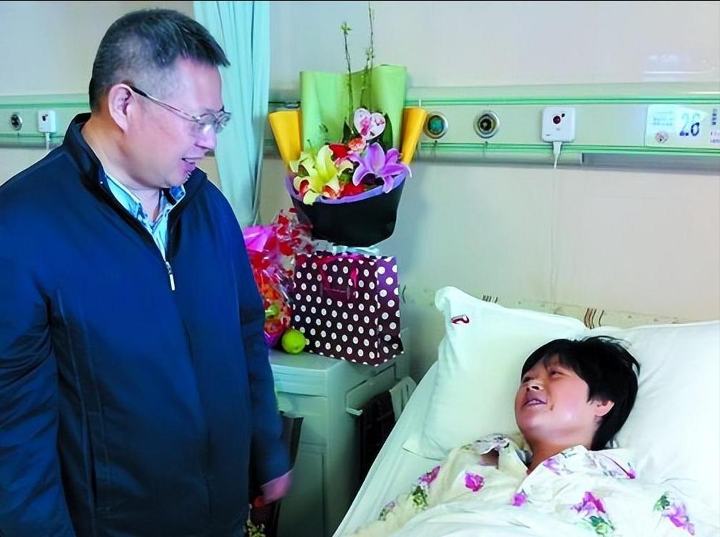 湘潭大学女教授和校门口摆摊的丈夫，女教授：他都是为了我