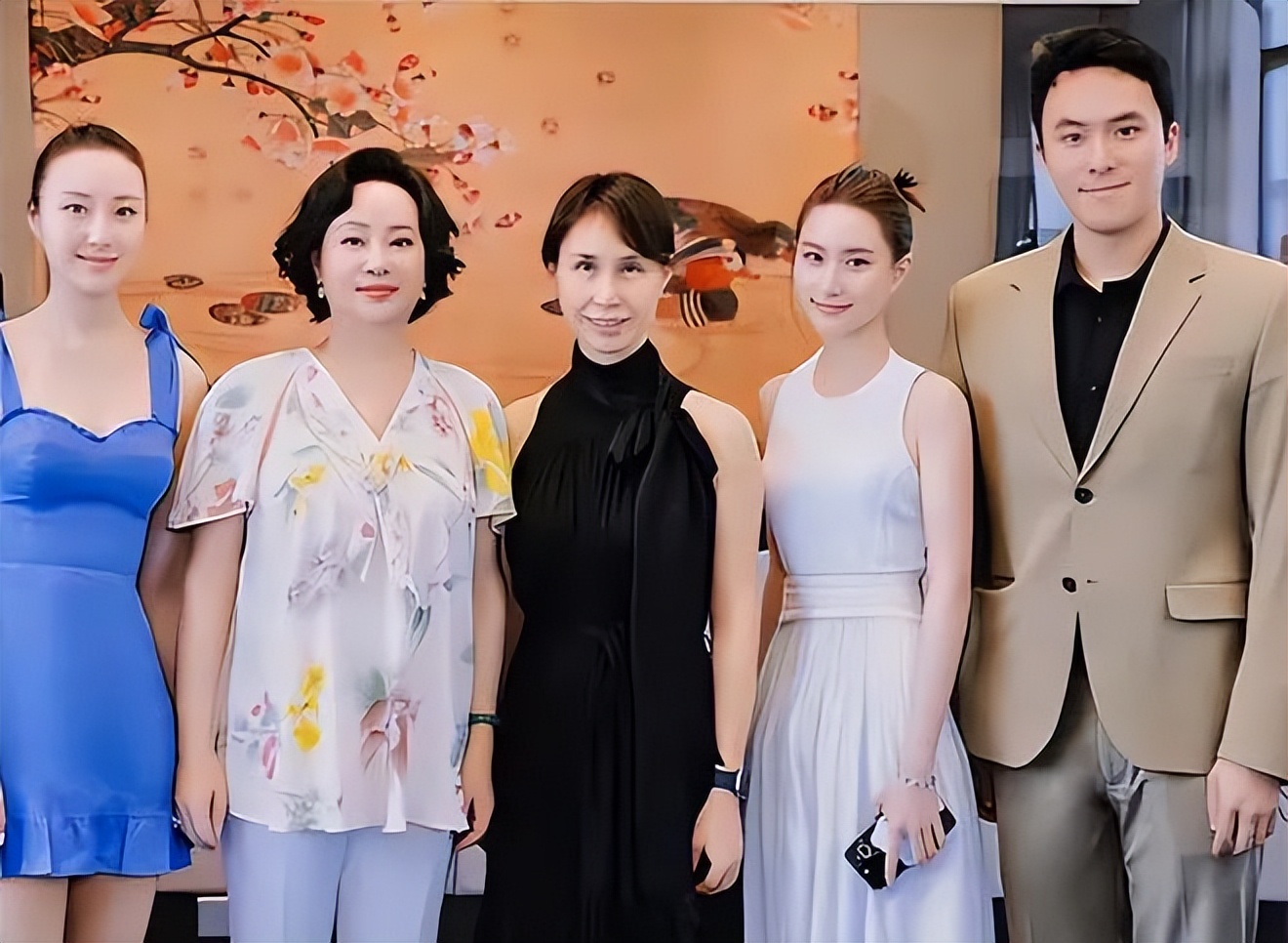 郭晶晶巩俐与明星合影,郭晶晶张曼玉合影