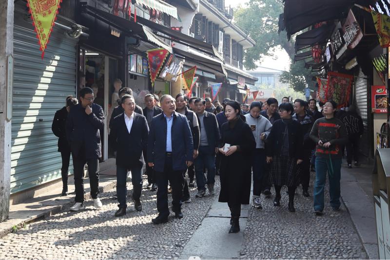 孝顺镇赴义乌佛堂镇“取经”小城市培育工作