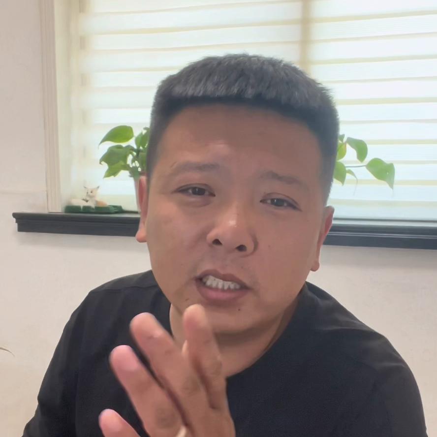 钓鱼是一项有益身心健康的运动,钓鱼是一项很艰辛又快乐的运动