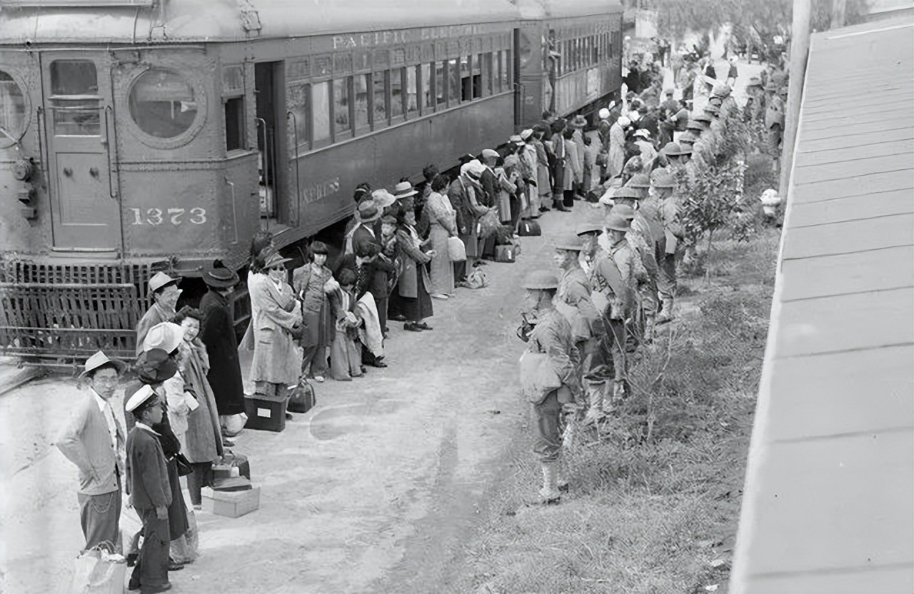 美国离“华人集中营”又进了一步