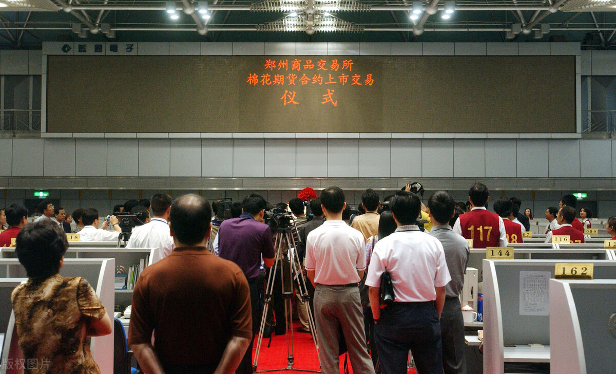 苹果期货一手涨10%挣多少钱,介绍苹果期货疯狂涨势背后的原因