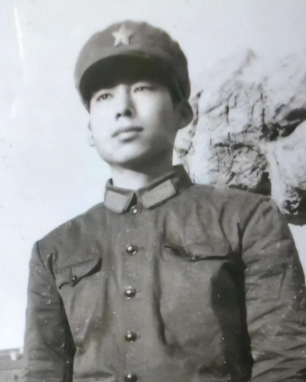 1990年，我在边疆高炮团当兵，被高炮人建的大型礼堂所震撼