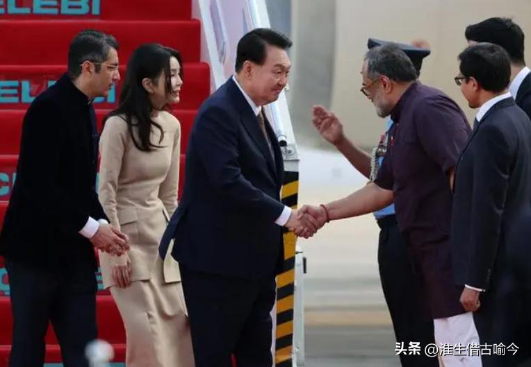 印度峰会上争奇斗艳：韩国第一夫人好嫩，日本第一夫人清新脱俗