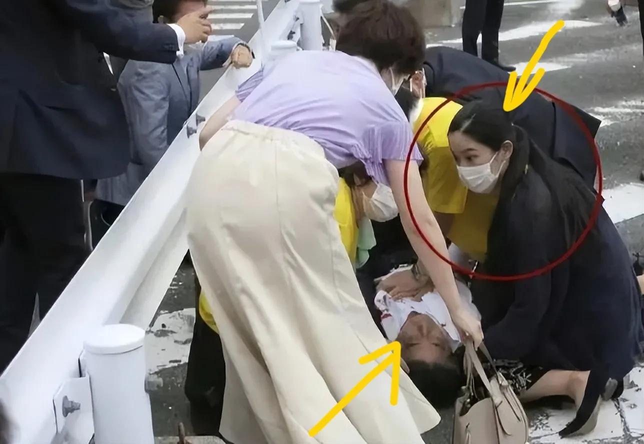 安倍遇刺身亡在场女保镖引热议,安倍被刺杀属于什么事件