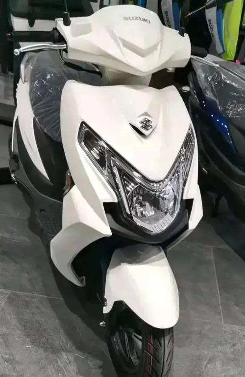 济南铃木踏板摩托车uy125,济南铃木踏板摩托最小的