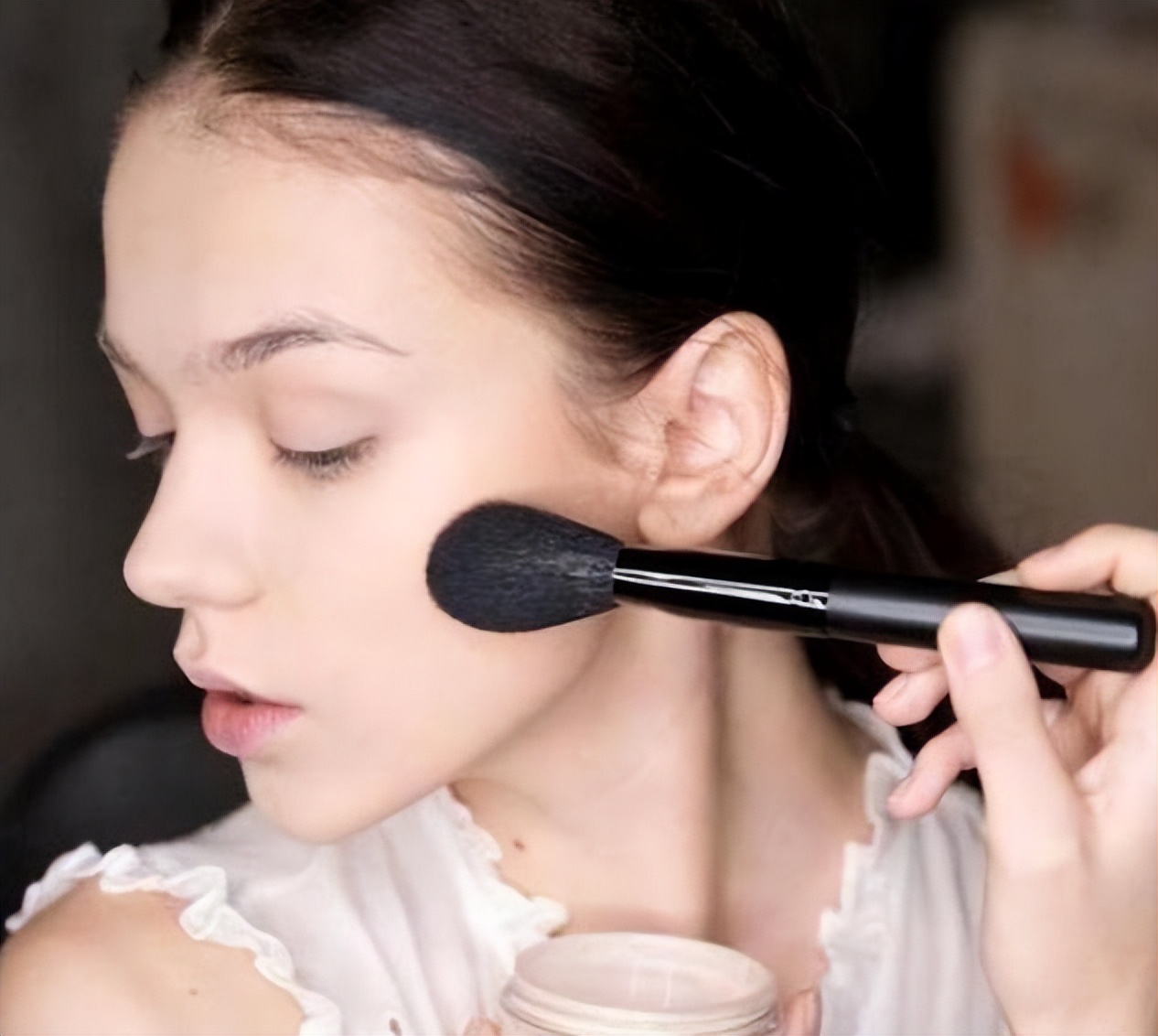 经常化妆和长期素颜皮肤区别,长期化妆的人和素颜的区别