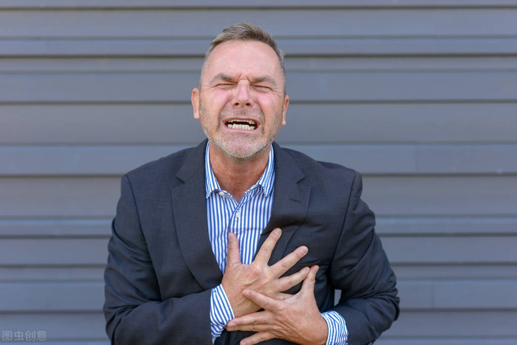 男子酒后说胳膊疼，医院检查心电图“无异常”，主任：赶紧抢救