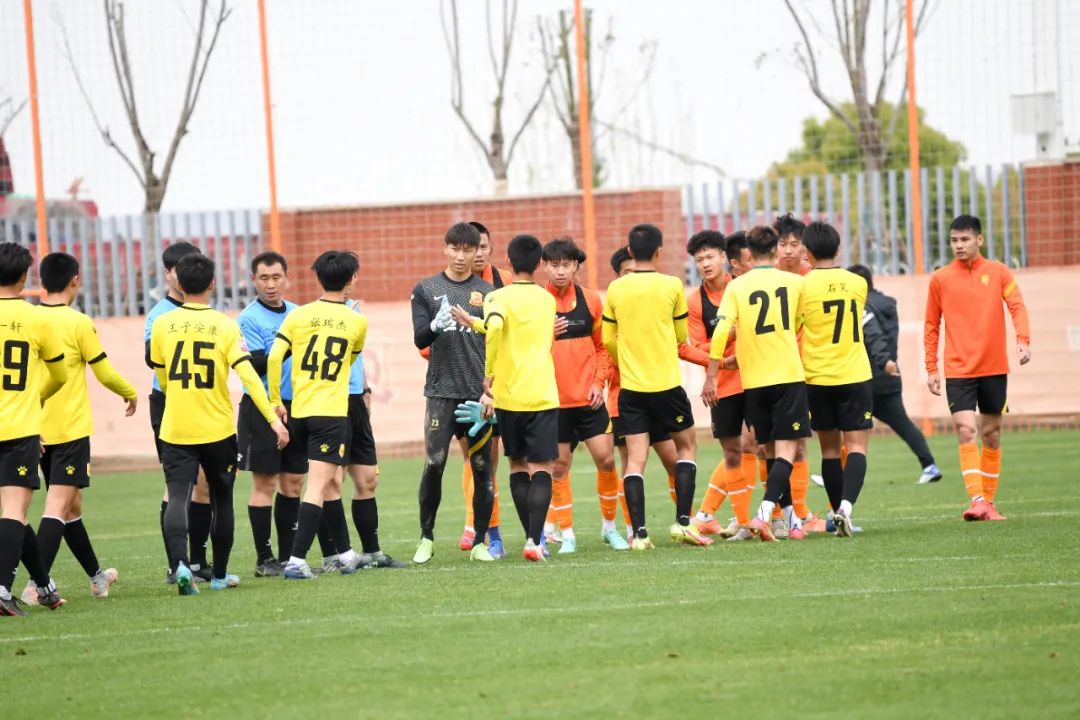 季前备战|阴雨消散，武汉队继续热身赛节奏