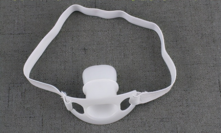 一年前做的胃镜食道挺好,半年前做胃镜没问题但还是胃痛