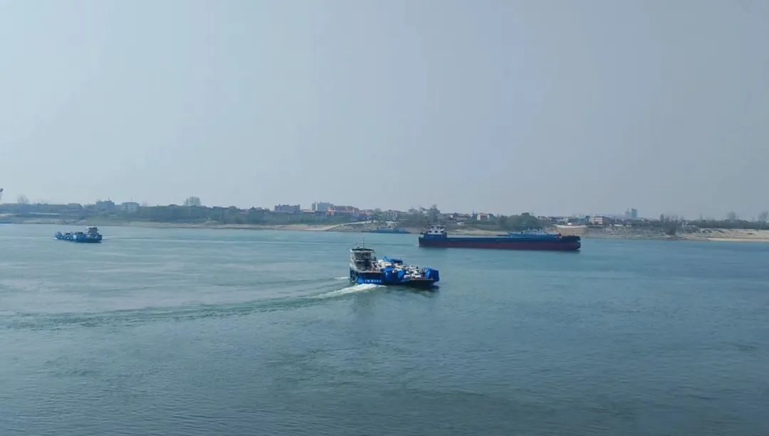 古代现代，古人今人，都只是长江做过的梦，来来去去丨周末读诗