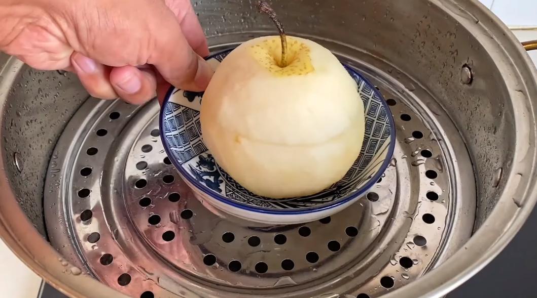 治喉咙咳嗽煮什么吃,什么水果蒸着吃了治咳嗽