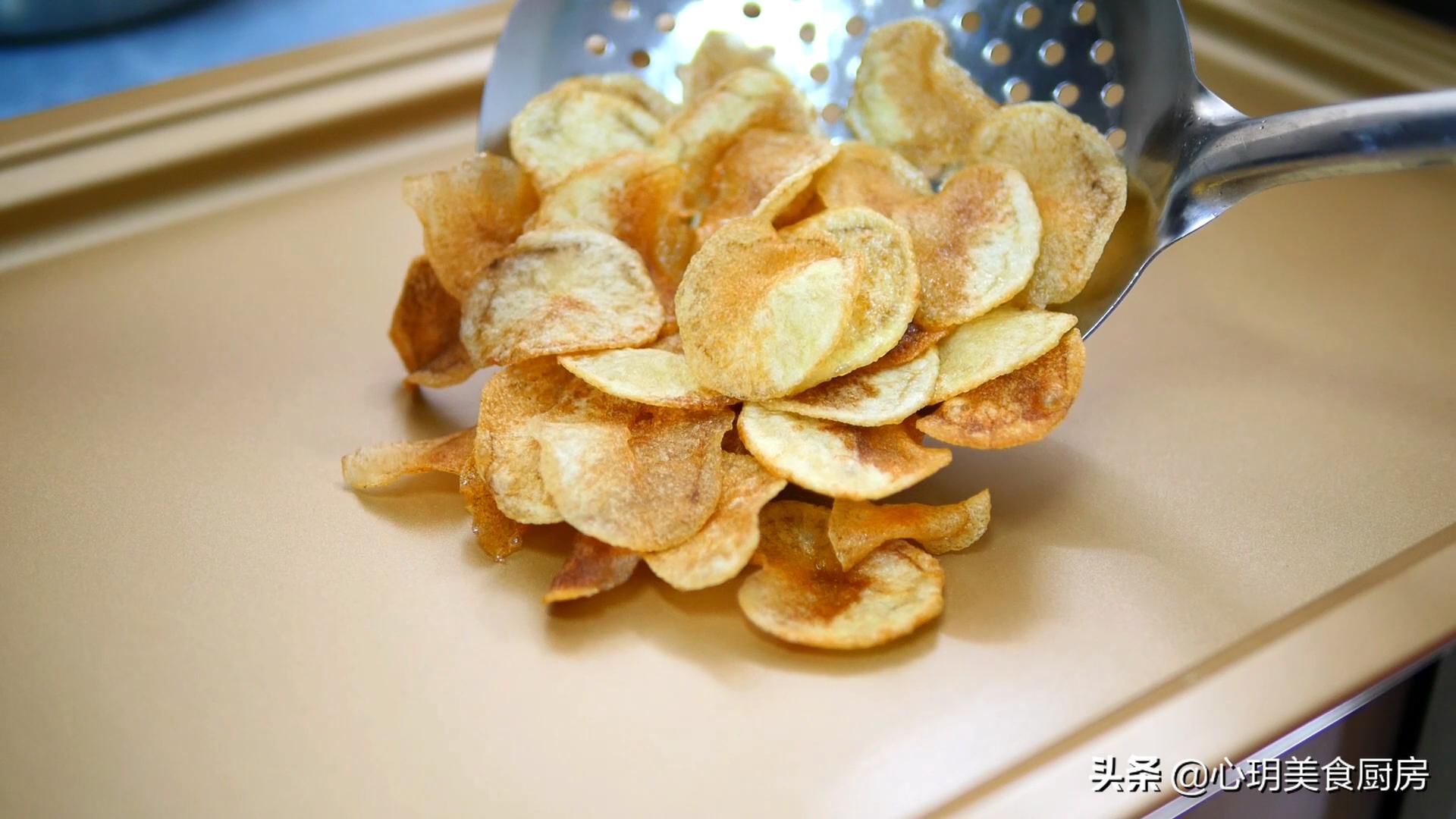 怎么用土豆炸薯片最简单的方法,在家用土豆就能做的炸薯片