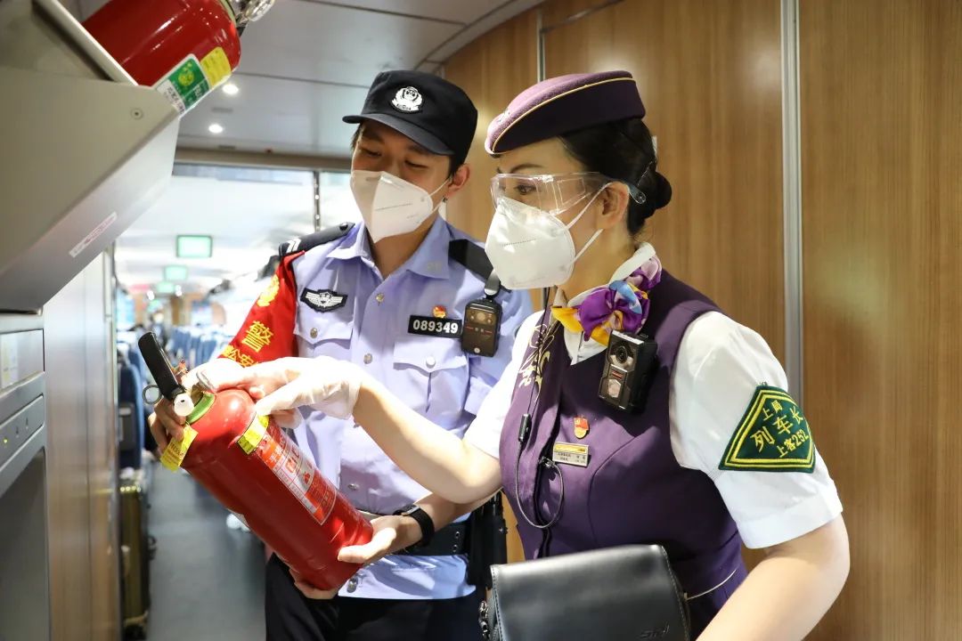 鏂版椂浠i搧璺鏍锋姹夌珯,椤捐搲涓婃捣閾佽矾妯¤寖