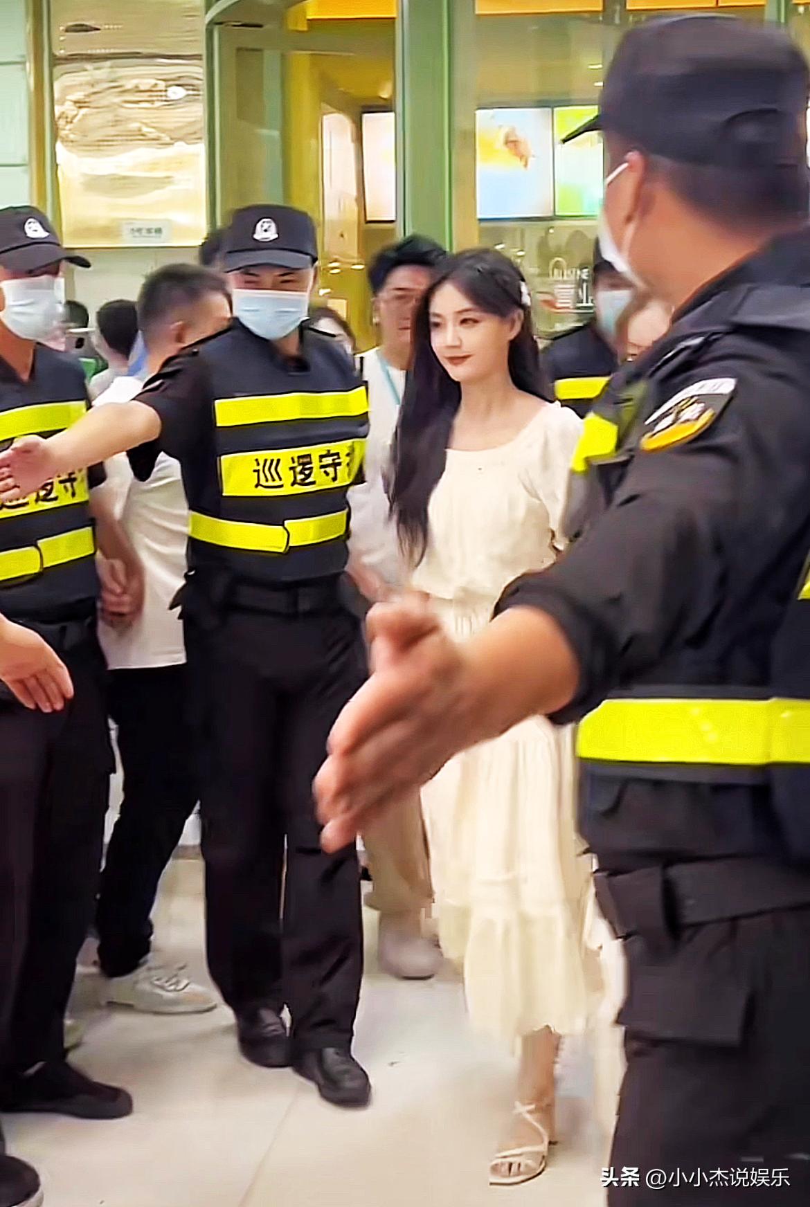 李一桐走秀微博之夜照片,李一桐出席活动照片