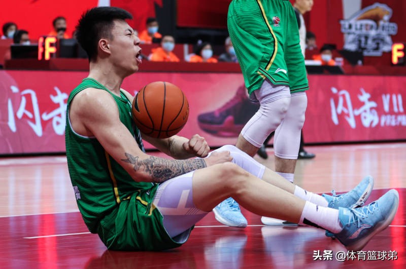 胡明轩vs张镇麟,张镇麟阻挡胡明轩进攻