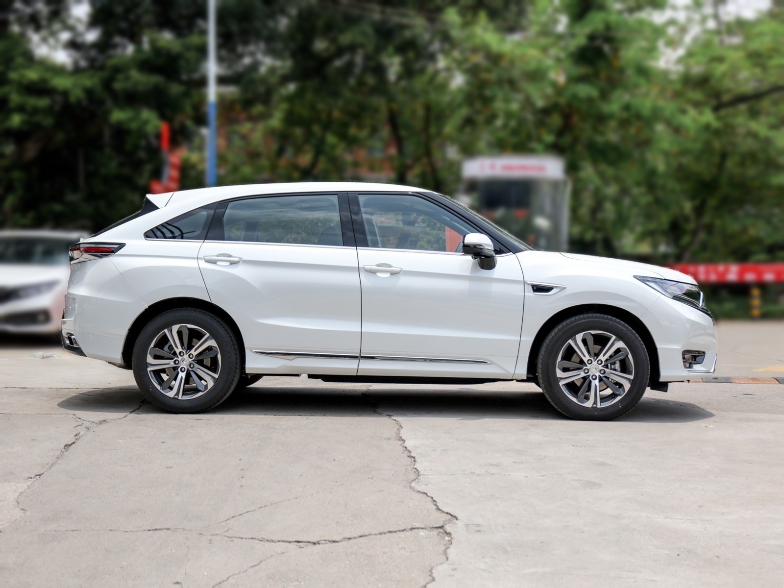 本田ur-v中年人一个不错的选择,低油耗看本田ur-v如何占领市场