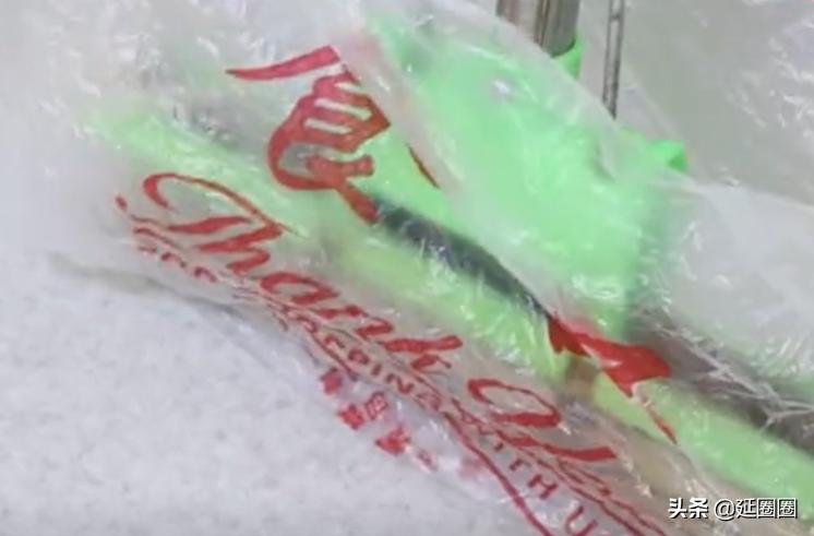 清洗又脏又硬的海绵拖把,海绵拖把脏了黑了怎么清洗