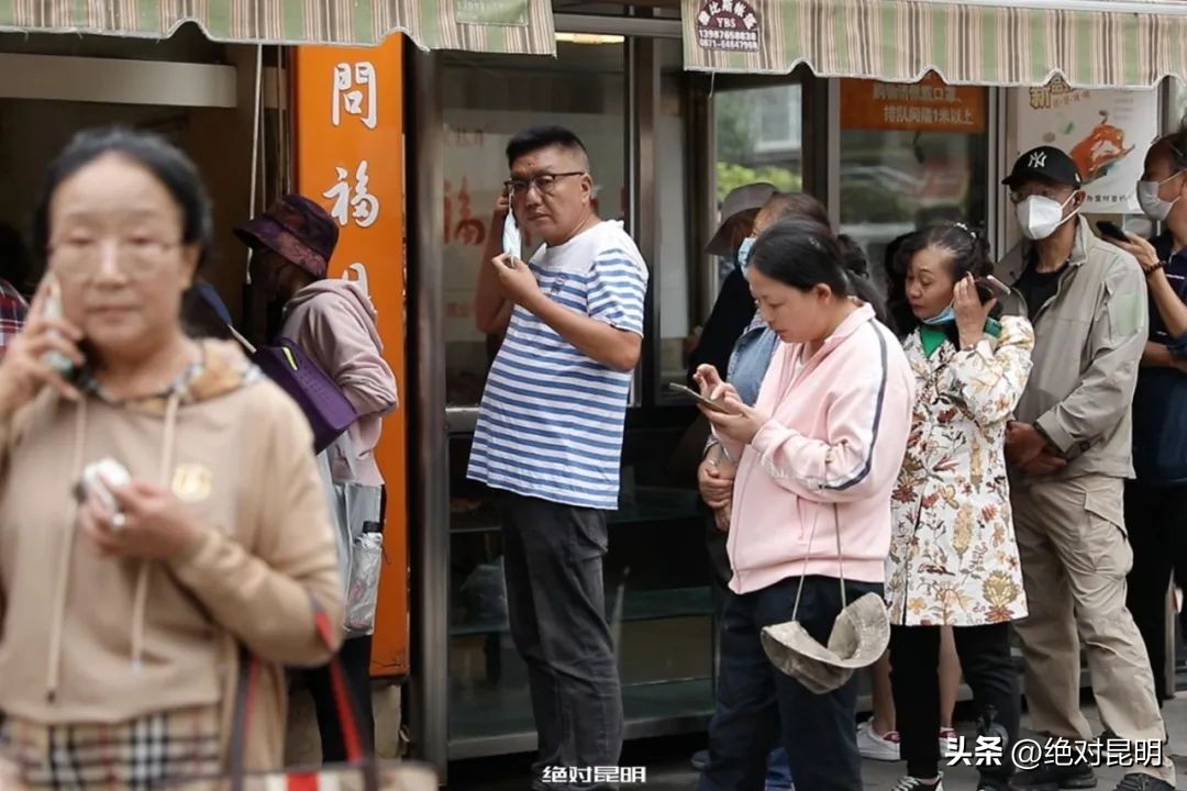 中秋节时妈妈买了许多月饼,中秋妈妈给我寄了一箱月饼