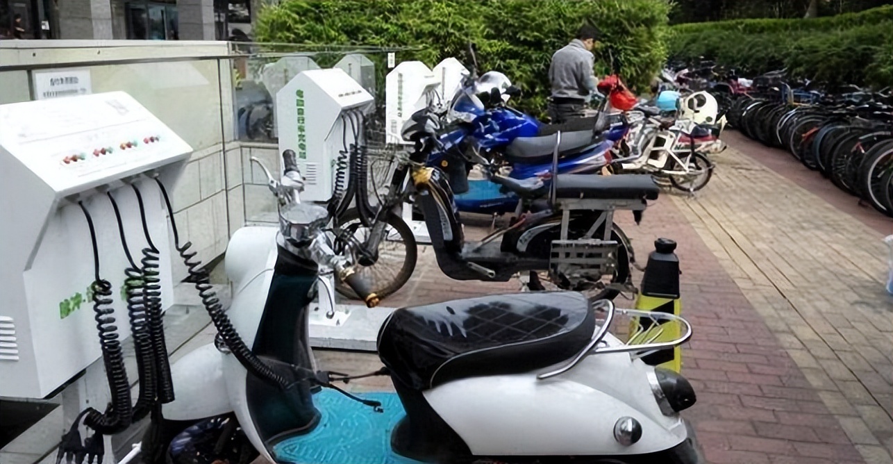 正确的给电动车充电方法,石墨烯电池电动车正确充电方法