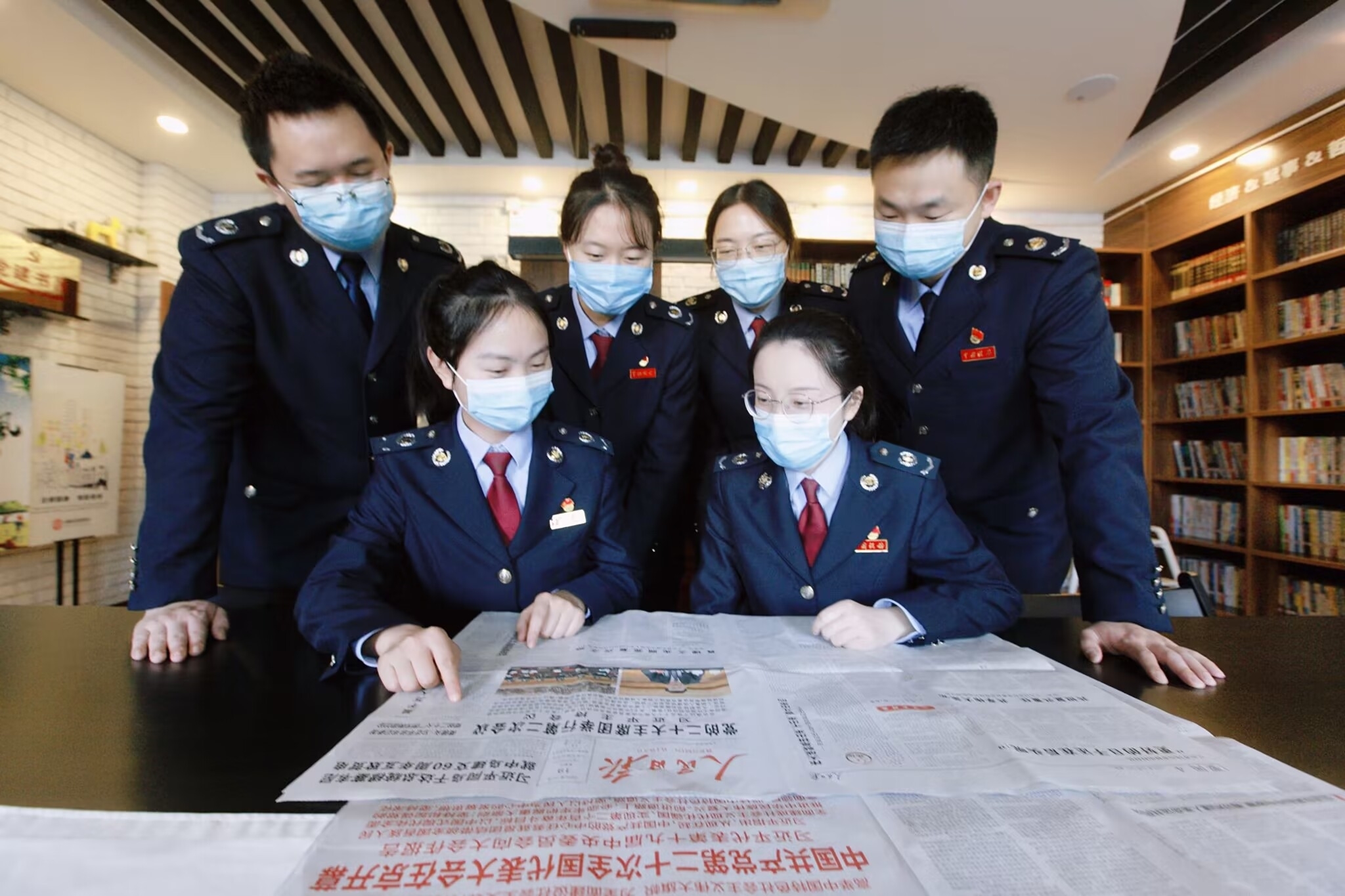 成都市龙泉驿区税务局认真学习宣传贯彻*党**的二十大精神