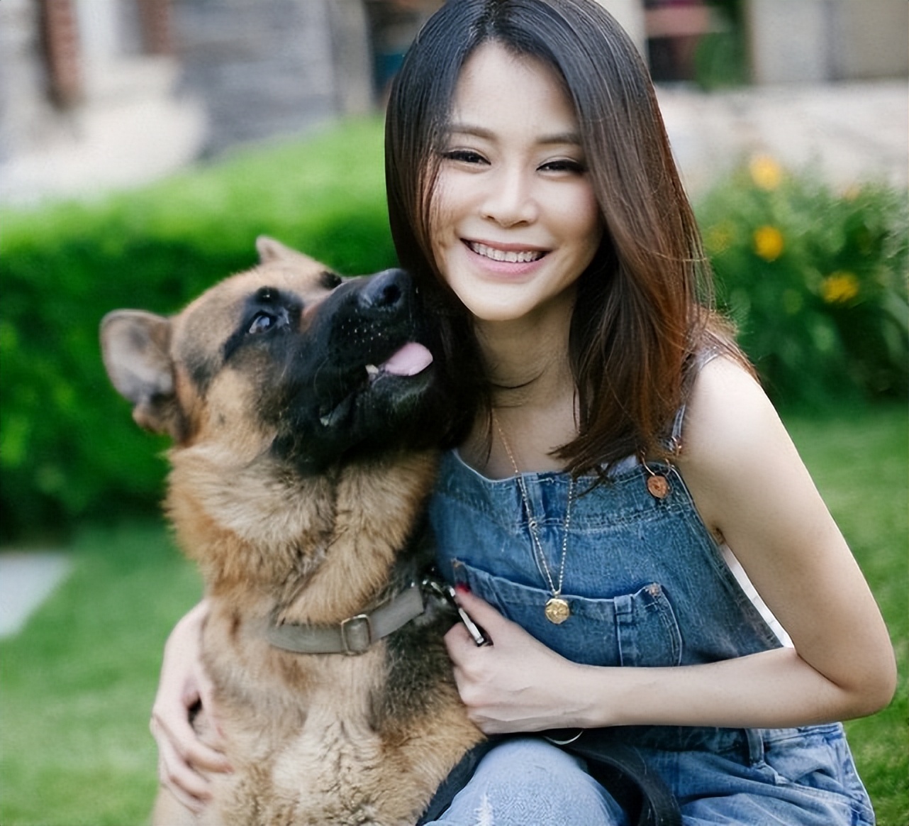 佟大为关悦结婚10周年,佟大为的妻子关悦比老公大多少