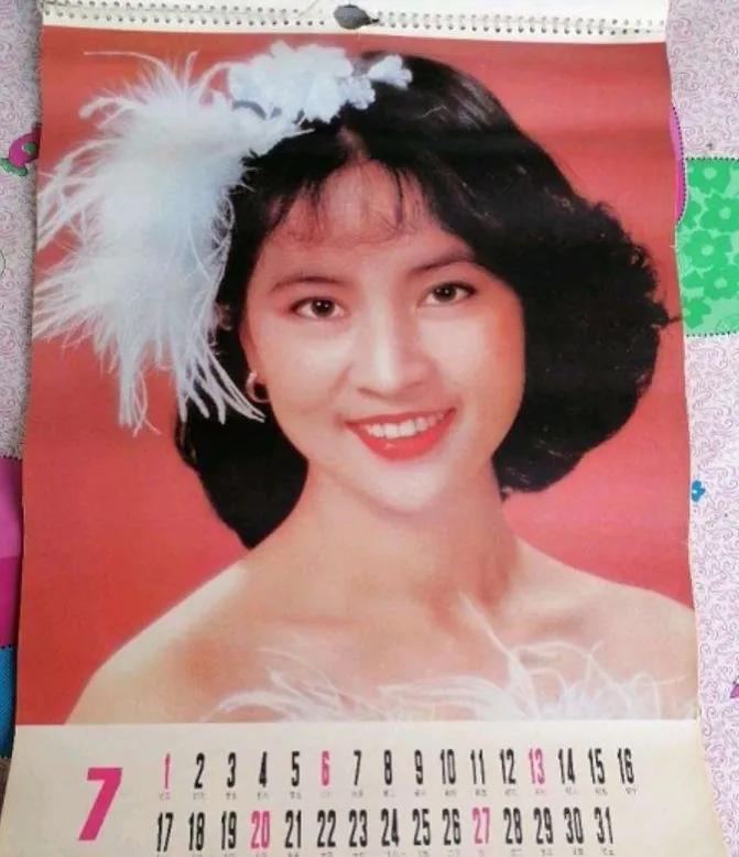 你可还记得黑白电视机上的彩色贴膜？回顾一些八九十年代生活用品