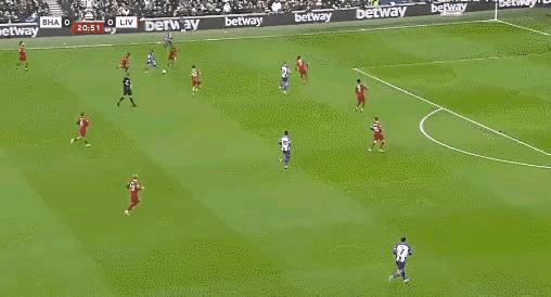 日本球员英超绝杀球映射中日足球发展两个极端，中国男足继续折腾