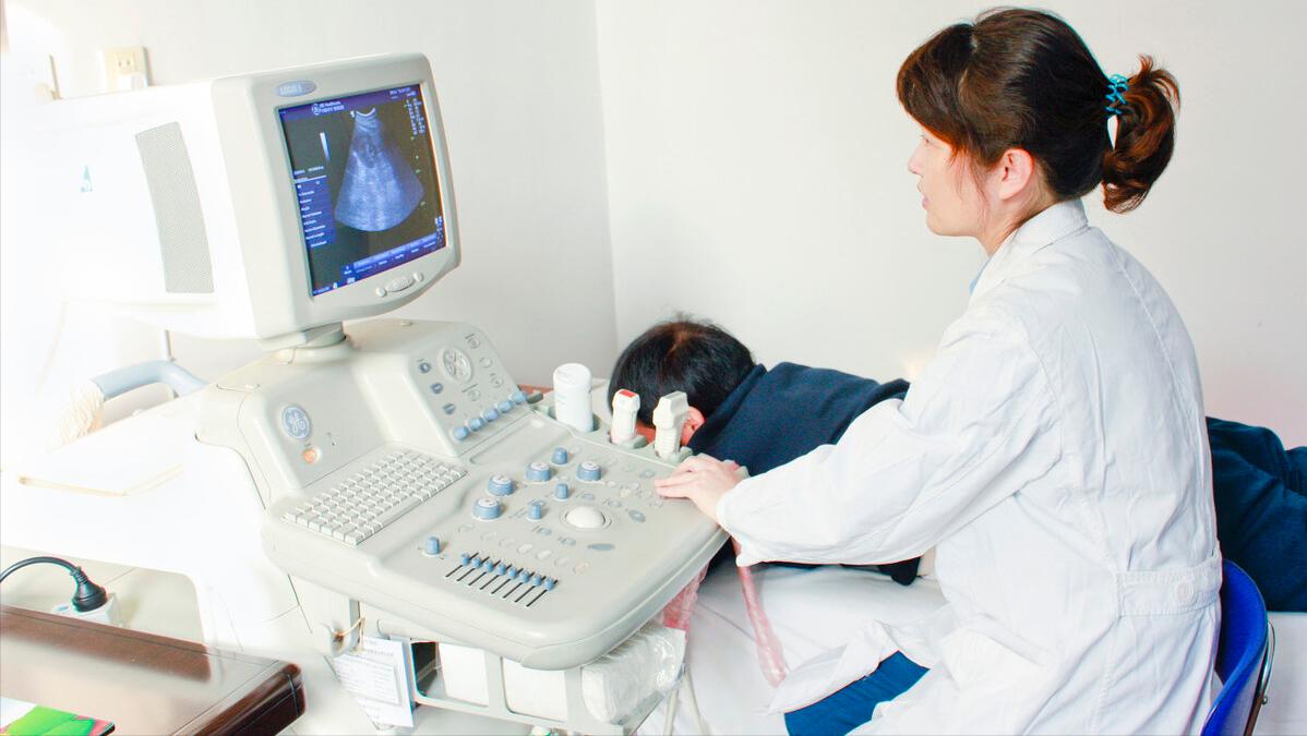 月经后有褐色分泌物并且小腹疼痛,月经过后右侧小腹疼痛是怎么回事