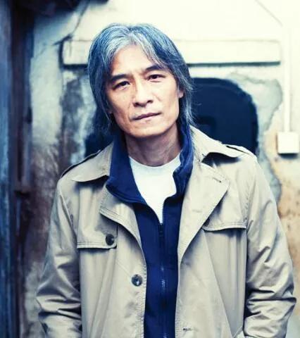 才情敏捷如尿崩，风流多彩真性情，他是港乐填词界的潘源良