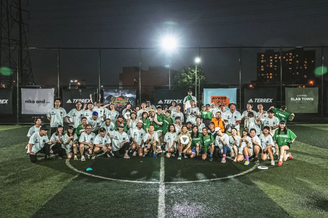 阿迪达斯首发,从足球到羽毛球的华丽转身