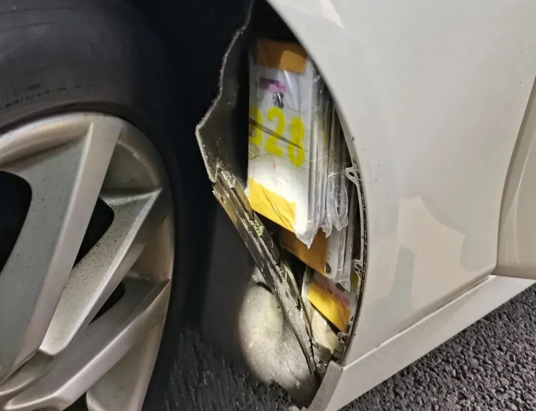 女子藏匿12台手机被查获,查获200多部手机