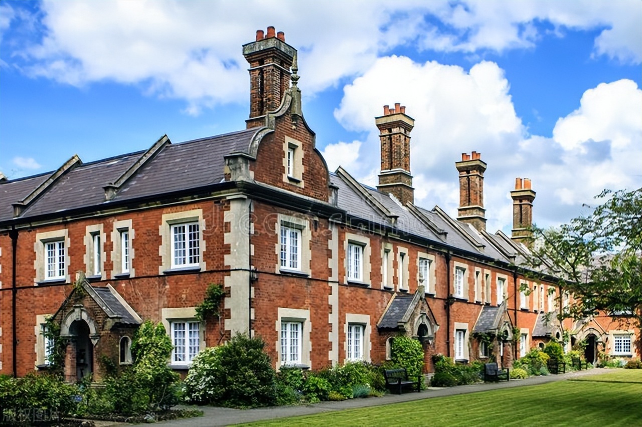 去英国留学三年大概花费是多少,英国留学读研一年费用花费多少