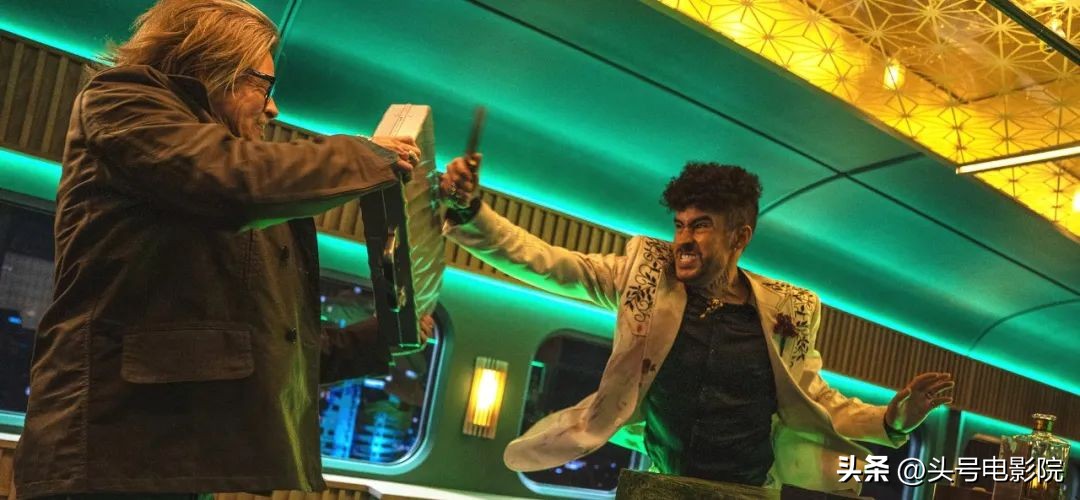 基努里维斯和布拉德皮特同框,模仿基努里维斯战术