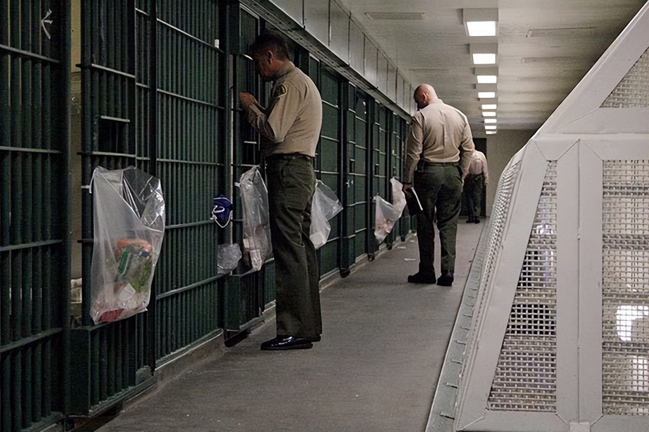 美国私营监狱成为生意,美国私营监狱是如何赚钱的