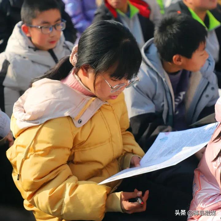 河南辉县丨法治护航成长路——市检察院走进南村镇中心校开展“送法进校园”活动