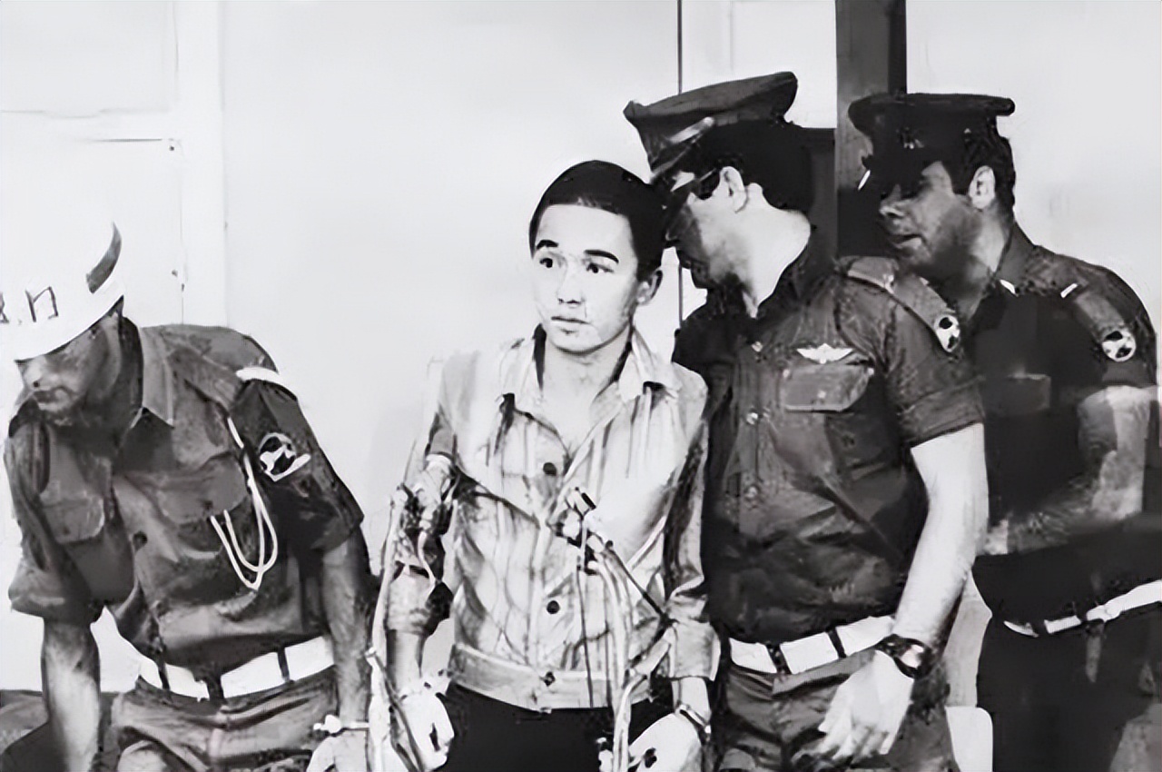 “赤军女皇”重信房子出狱：放下屠刀，就能立地成佛？