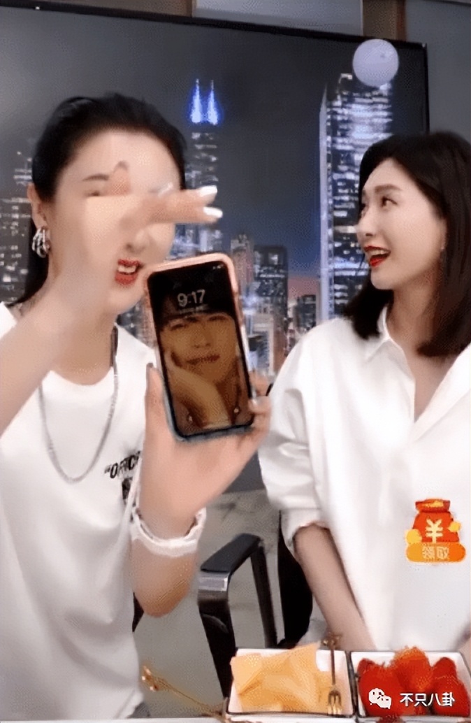 喜欢美女都不行？一张手机屏保引发的争吵......