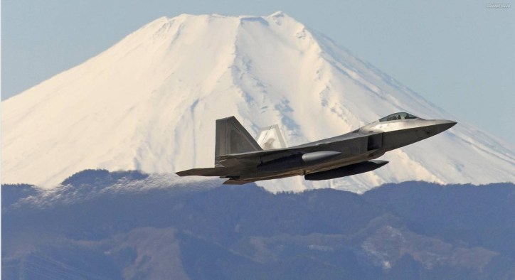 巴黎航展歼20动态展示,歼20跟轰6k