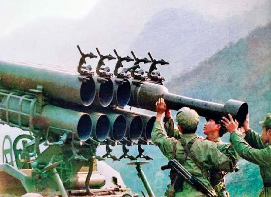 越南*队军**变*火军**商，女军官背LV包炫富，坍塌式腐败成世界之首