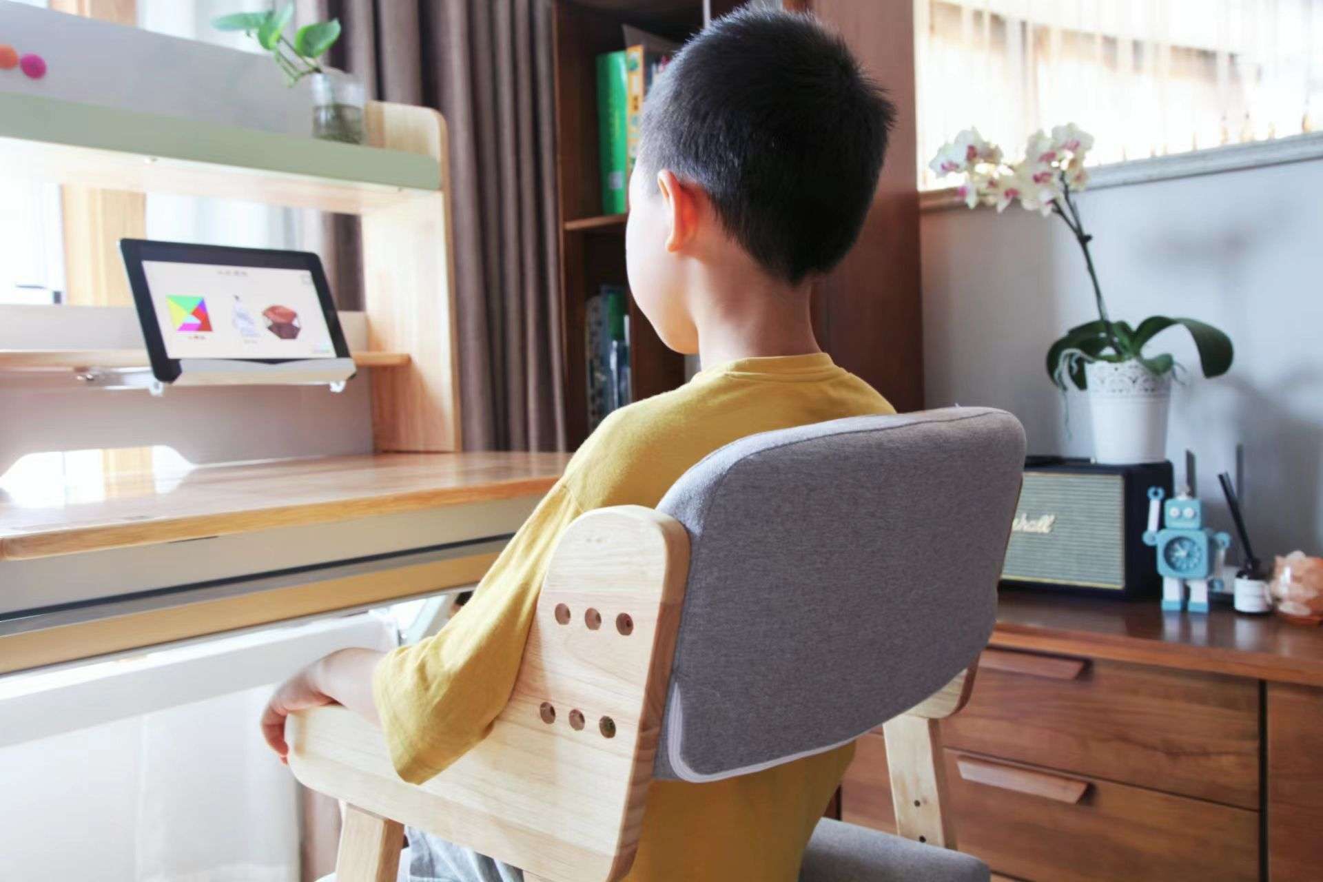 斯芬达小鹿桌配套阅读架,斯芬达小鹿桌儿童实木学习桌