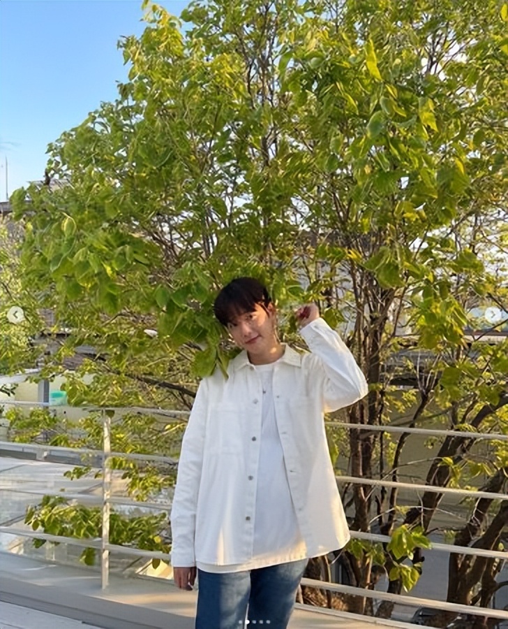 边伯贤给粉丝买单,边伯贤袜子