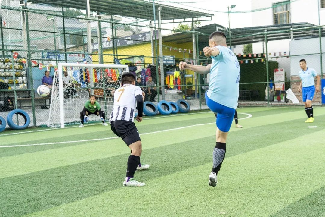 缁胯尩鍦轰笂灞曢閲囪冻鐞冨皬灏嗗垱浣崇哗,鍐嶆垬鍐嶆嵎