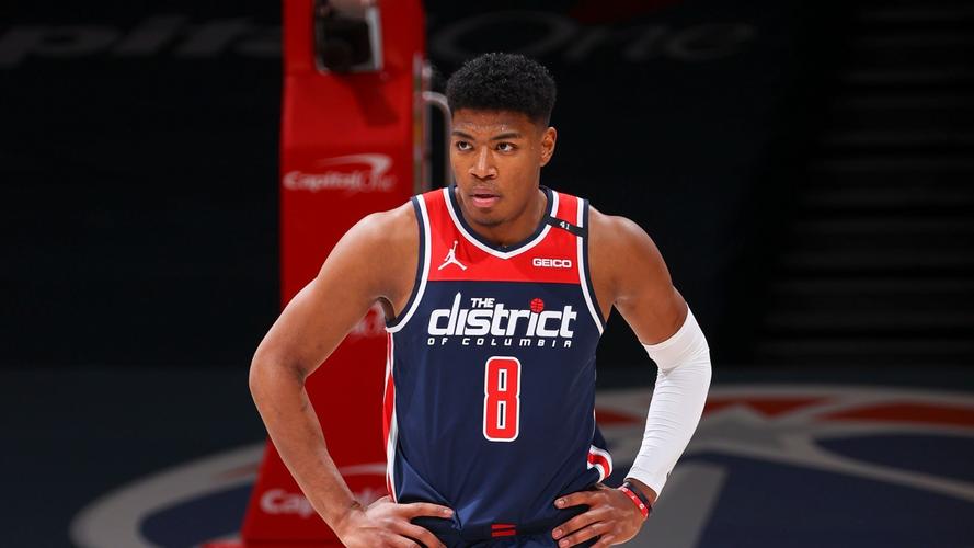 詹皇再度爆发扛起湖人,詹皇仍缺阵湖人末节逆袭复仇国王