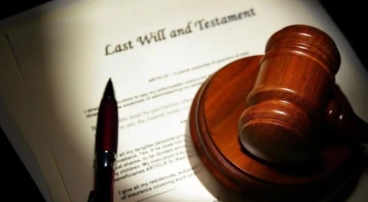 共犯的处罚根据共犯独立性,比较共犯从属理论和共犯独立理论