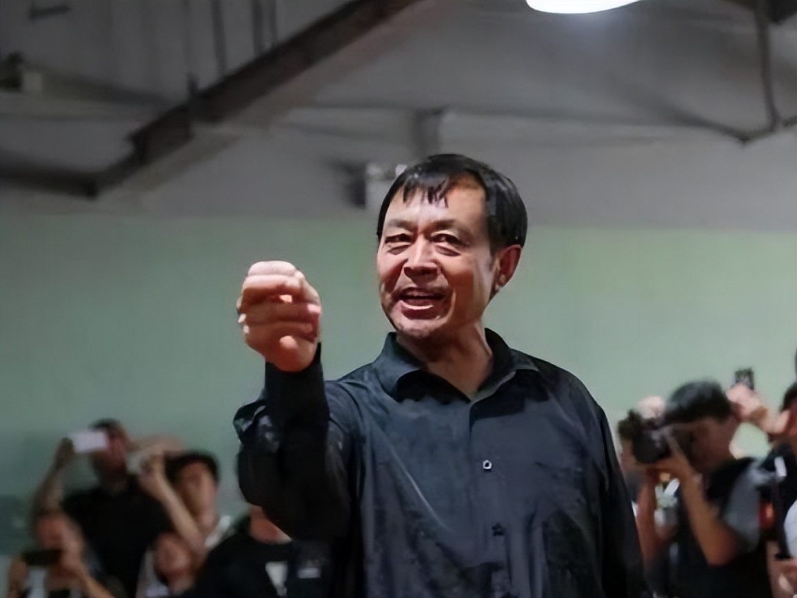 被全网嘲讽的“*子骗**”马保国，却“机智”赶上每个时代的风口浪尖